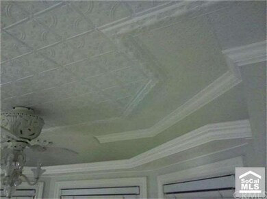 Kitchen (White powder-coated tin ceiling)