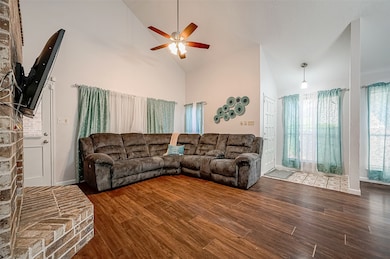 8618 Scenic Green Dr, Houston, TX 77088 - photo 4