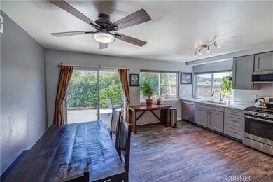 kitchen/ eat in dining area