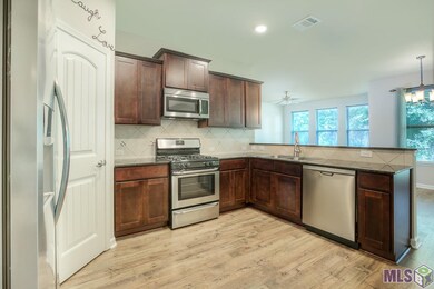 11434 Legacy Oaks Ln, Gonzales, LA 70737 - photo 5