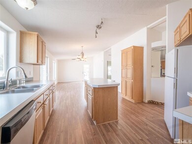 215 Glen Vista Dr, Dayton, NV 89403 - photo 2