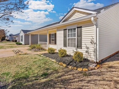 810 W Emerald Springs Dr, Boiling Springs, SC 29316 - photo 3