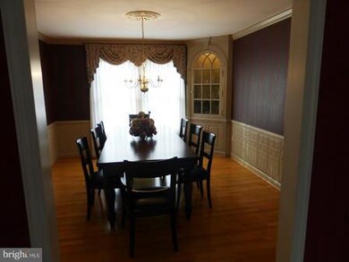 12109 Faulkner Dr, Owings Mills, MD 21117 - photo 4
