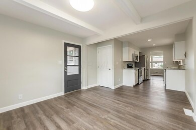 R - Byron Ave 055