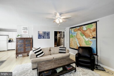 9246 Cardinal Forest Ln unit 302, Lorton, VA 22079 - photo 6