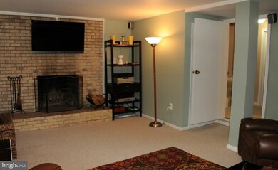 7909 Bethelen Woods Ln, Springfield, VA 22153 - photo 6