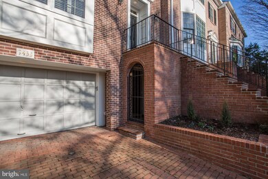 9455 Turnberry Dr, Potomac, MD 20854 - photo 4