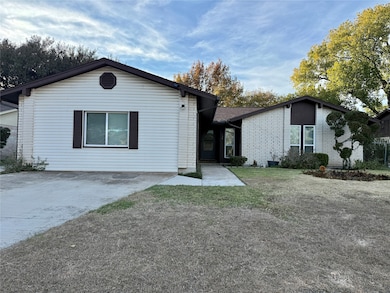 136 Village Dr, Lewisville, TX 75067 - photo 2