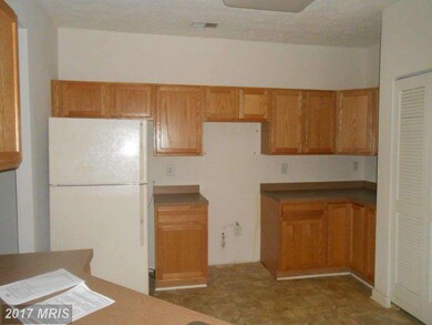 5477 Glenthorne Ct, Rosedale, MD 21237 - photo 2