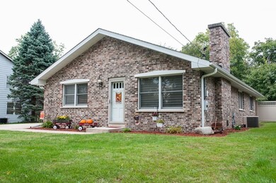 116 E Tyler St, Oswego, IL 60543 - photo 2