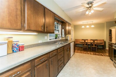 3011 Wilson Ave SW, Cedar Rapids, IA 52404 - photo 3