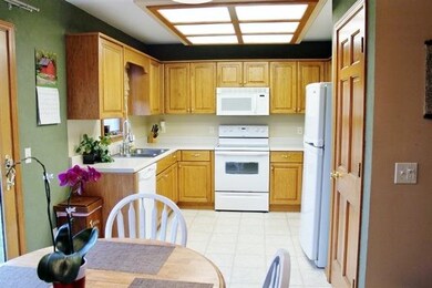 9326 Ballymore Dr, Fort Wayne, IN 46835 - photo 3