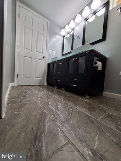 7511 Devries Dr, Lorton, VA 22079 - photo 3