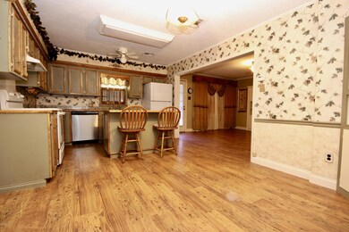 530 College Rd, Eunice, LA 70535 - photo 4