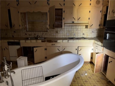 409 Davis Ave, Tifton, GA 31794 - photo 2