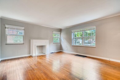1143 S Cassingham Road-large-002-002-Liv