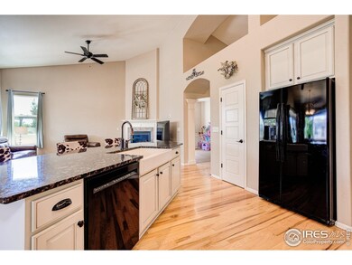 Large island with farmhouse sink