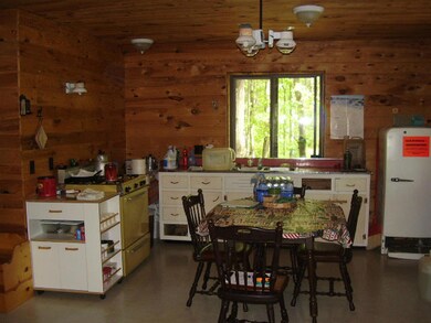 Kitchen & Eating Area