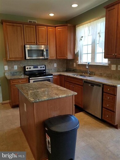 17043 Anns Brook Ct, Woodbridge, VA 22191 - photo 5