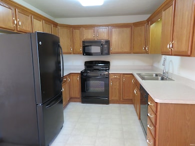 1411 Clover Creek Ln, Goshen, IN 46526 - photo 2