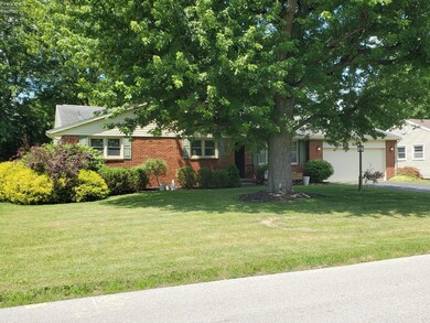 318 Warrington Ave, Findlay, OH 45840 - photo 3