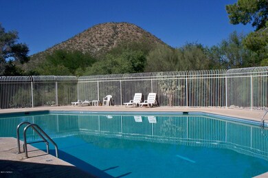 Common Pool-Mountain Views!