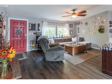 Living Room/Entrance