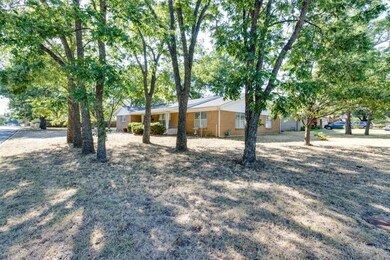 901 Russell Ln, Bedford, TX 76022 - photo 3