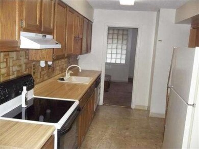 74 Horseshoe Dr unit 74, Chicopee, MA 01022 - photo 2