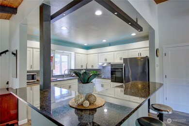 8110 E Glen Dr, Everett, WA 98203 - photo 6