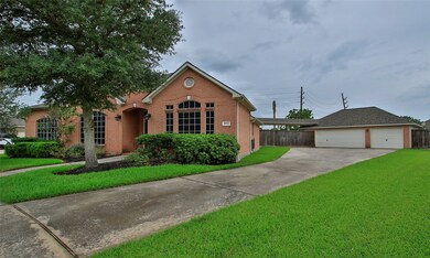 3 car detached garage