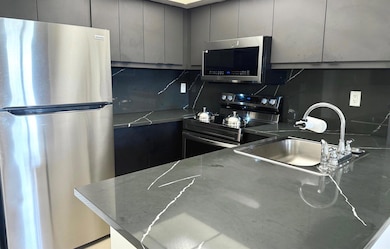 752 Executive Center Dr unit 112, West Palm Beach, FL 33401 - photo 3