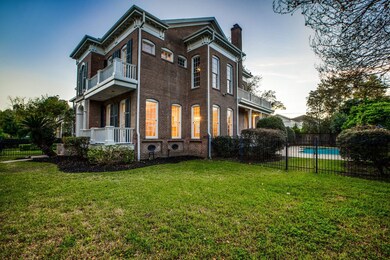 1629 Columbia St, Houston, TX 77008 - photo 3