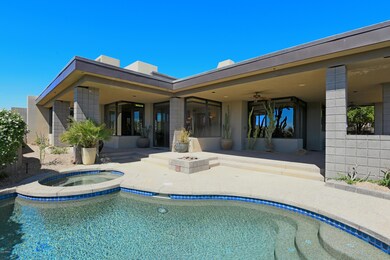 Luxurious Pool w/ Fire-pit