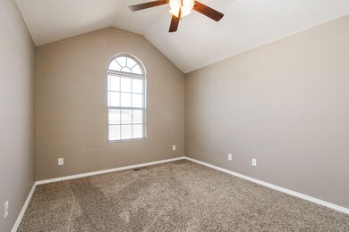 Nicole 1004 E Highview Dr 4