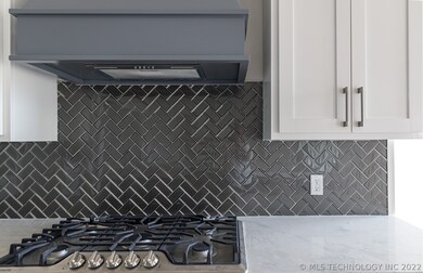 3910 W Tucson Place, Broken Arrow, OK 74011 - photo 5