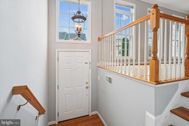 16438 Steerage Cir, Woodbridge, VA 22191 - photo 2