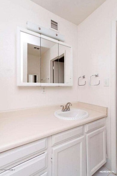 4319 E Robert e Lee St, Phoenix, AZ 85032 - photo 4