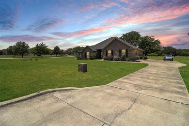 189 Lost Oak Dr, Azle, TX 76020 - photo 3