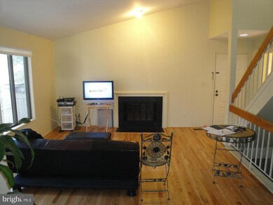 9326 Sparrow Valley Dr, Montgomery Village, MD 20886 - photo 3