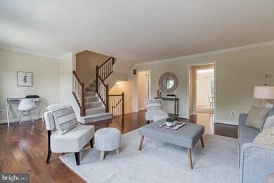 6846 Mclean Province Cir, Falls Church, VA 22043 - photo 7