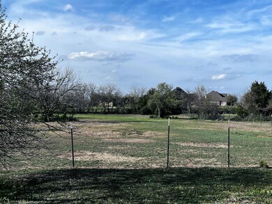 2102 Hill Top Cir, Weatherford, TX 76085 - photo 5