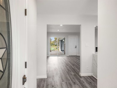 632 Melbourne Ct, Hurst, TX 76053 - photo 4