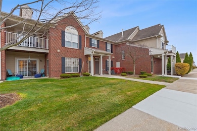 26985 Carrington Place unit 3, Harrison Township, MI 48045 - photo 2