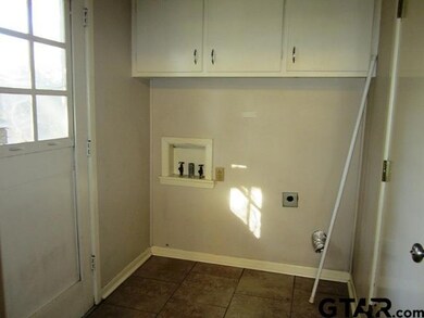 3409 3409 Lynnwood Dr, Tyler, TX 75701 - photo 6