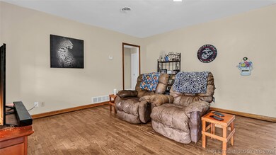 1733 Mount Washington Rd, Ardmore, OK 73401 - photo 2