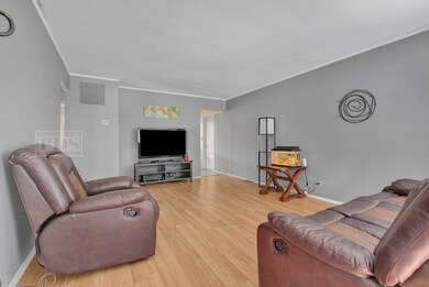 1010 Portsmouth Ave, Westchester, IL 60154 - photo 2