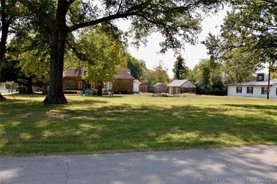 207 N Ferguson St, Henryetta, OK 74437 - photo 6