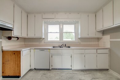 905 Cowan Ave, Shelbyville, TN 37160 - photo 6