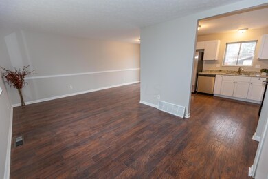 2909 Talbert Ct, Columbus, OH 43232 - photo 5